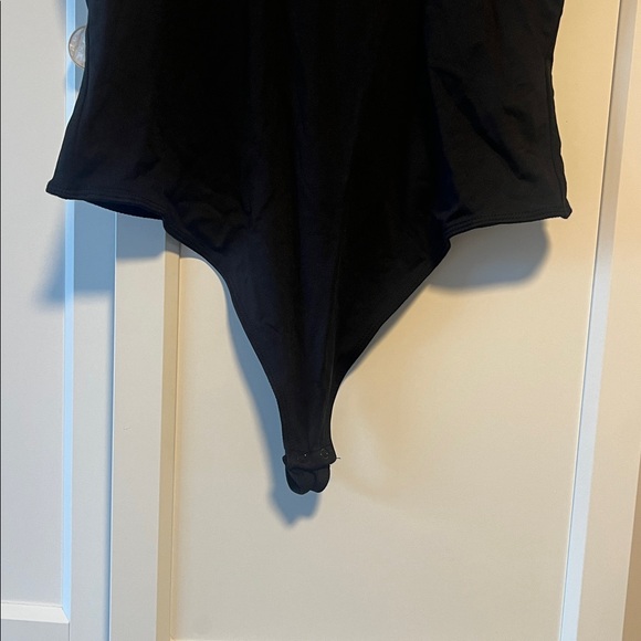 House of Harlow Mock Neck Bodysuit - Picture 3 of 5